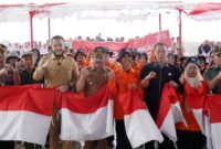 Peluncuran Gerakan Nasional Pembagian 10 Juta Bendera Merah Putih di Lapangan Khatib Sulaiman Bancalaweh, Padang Panjang, Senin (14/8/2023). (Pemko Padang Panjang)