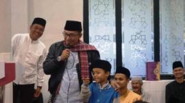 Bupati Tanah Datar Eka Putra saat peluncuran Gerakan Subuh Berjamaah di Masjid Babussalam Pasie Laweh Sungai Tarab, Kabupaten Tanah Datar, Minggu (13/8/2023). (Prokopim)