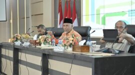 Gubernur Sumbar Mahyeldi saat rapat pimpinan di lingkup Pemprov Sumbar. (adpsb)