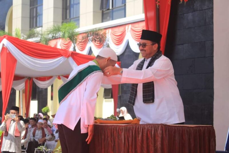 Bupati Pasaman Benny Utama saat wisuda tahfiz Al Quran. (Diskominfo Pasaman)