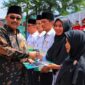 Bupati Pasaman Benny Utama menyerahkan secara simbolis SK kepada perwakilan PPPK