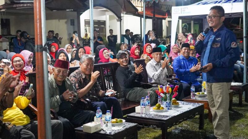 Wali Kota Padang Hendri Septa menghadiri malam puncak peringatan HUT ke-78 RI di Balai Warga RW 05 Komplek Singgalang, Kelurahan Batang Kabung Ganting. (Prokopim Padang)