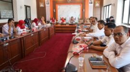 Rapat persiapan peringatan HAN dan Harganas di Ruang Rapat Walikota Pariaman, Rabu (16/8/2023). (Diskominfo Pariaman)