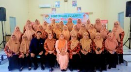 Acara pertemuan bulanan DWP Pasbar di Aula Kantor DPPKBP3A, Jumat (25/8/2023). (Diskominfo Pasbar)
