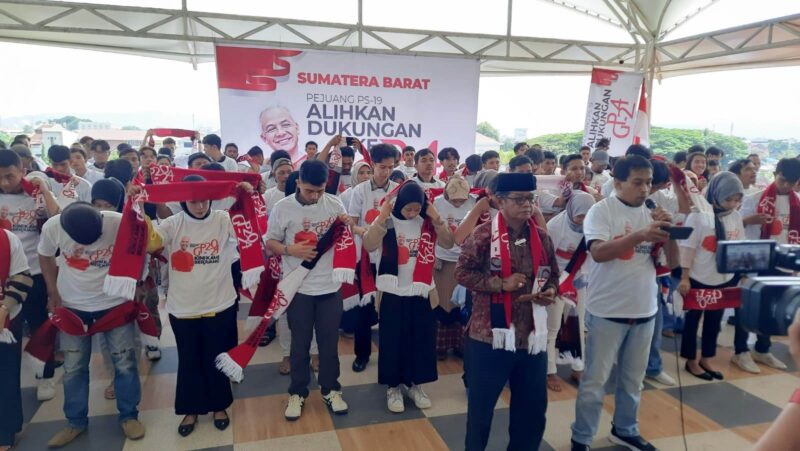 Deklarasi pengalihan dukungan Pejuang Prabowo Subianto 2019 Sumbar kepada Ganjar Pranowo 2024.