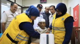 Jamaah haji Harisun menjalani pemeriksaan setiba di Bandara Internasional Minangkabau. (Kemenag Sumbar)