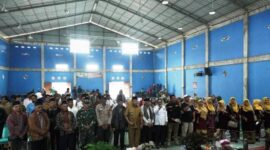 Pemancangan pembangunan Embung Talago di Gedung Serba Guna, Kantor Wali Nagari Paninjauan, Selasa (15/8/2023). (Prokopim Tanah Datar)