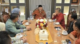 Gubernur Sumbar Mahyeldi menerima kunjungan Rektor UIN Bukittinggi beserta rombongan di Istana Gubernur. (adpsb)