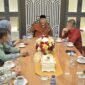 Gubernur Sumbar Mahyeldi menerima kunjungan Rektor UIN Bukittinggi beserta rombongan di Istana Gubernur. (adpsb)