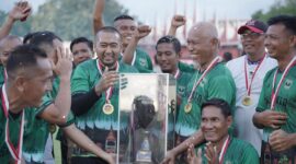 Para pemain PS. Pemprov Sumbar merayakan kemenangan usai menjuarai turnamen Sepakbola Piala Gubernur Cup 2023, Selasa (15/8/2023).  (adpsb)