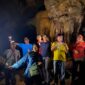 Kepala Dinas Pariwisata Kota Padang Yudi Indra Syani dan rombongan saat berada di Goa Kelelawar Indarung. (Diskominfo Padang)