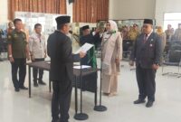 Wali Kota Padang Hendri Septa melantik pejabat eselon II, Selasa (15/8/2023). (Diskominfo Padang)