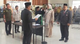 Wali Kota Padang Hendri Septa melantik pejabat eselon II, Selasa (15/8/2023). (Diskominfo Padang)