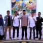 Wali Kota Padang Panjang Fadly Amran melepas dua atlet Forki Kota Padang Panjang ikuti Kejuaraan Tingkat Nasional, Jumat (25/8/2023). (Diskominfo Padang Panjang)