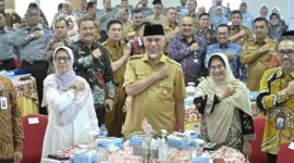 
Gubernur Mahyeldi saat Rakorda di Kanwil Dirjen Pembendaharaan Sumbar, Selasa (15/8/2023). (adpsb)

