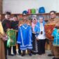 Wali Kota Padang Hendri Septa mengunjungi UKM Sulaman Benang Emas dan Limau Barongge di Kelurahan Teluk Kabung Selatan. (Prokopim Padang)