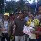 Penyerahan hadiah kepada pemenang Turnamen Bola Voli Antar Nagari se-Kecamatan Pasaman. (Diskominfo Pasbar)