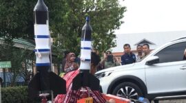 Lomba Roket Air di Asrama Haji Embarkasi Padang, Sabtu (9/9/2023). (Diskominfo Padang)