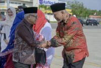 Gubernur Sumbar Mahyeldi melepas keberangkatan Wapres Ma’ruf Amin beserta rombongan kembali ke Jakarta setelah melakukan kunjungan kerja selama 2 hari di Sumbar. (adpsb)