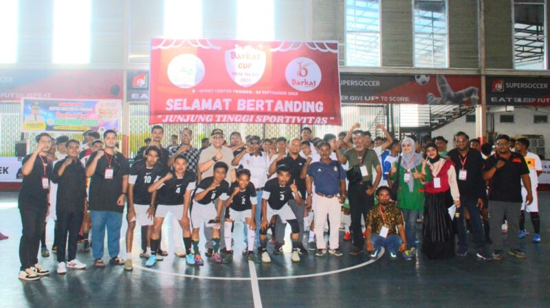 Sekda Padang, Andree Algamar membuka turnamen futsal Barkat Cup 2023 di G Sport Center, Minggu (24/9/2023). (Prokopim Padang)