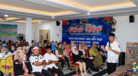 Kepala Dinsos Padang Heriza Syafani saat Sosialisasi DTKS di Aula Kantor Camat Padang Selatan, Rabu (20/9/2023). (Dinsos Padang)