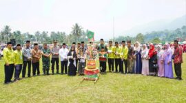 Festival Ma Arak Bungo Lamang dalam rangka memperingati Maulid Nabi Muhammad SAW. (Humas Pemkab Solsel)