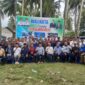 Wali Kota Padang Hendri Septa dan jajaran bersama para nelayan usai penyerahan kartu BPJS Ketenagakerjaan di Kampung Nelayan Pasie Nan Tigo, Jumat (22/9/2023).