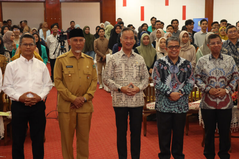Menperin RI Agus Gumiwang Kartasasmita, Gubernur Sumbar Mahyeldi, Rektor Unand Prof. Yuliandri dan stakeholder lainnya usai memberikan kuliah umum di Unand, Senin (4/9/2023).