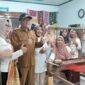 Wali Kota Padang Hendri Septa dan jajaran saat mengunjungi Efi Songket Pandai Sikek, Senin (11/9/2023). (Diskominfo Padang)