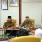 Wali Kota Solok, Zul Elfian Umar saat memimpin Rapat Monev Percepatan Penurunan Stunting Kota Solok, Senin (4/9/2023). (Prokopim Solok)