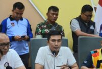 Wawako Padang Ekos Albar memimpin rapat gabungan terkait rencana penertiban PKL di Pantai Padang. (Humas Satpol PP Padang)