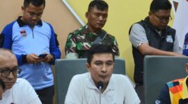 Wawako Padang Ekos Albar memimpin rapat gabungan terkait rencana penertiban PKL di Pantai Padang. (Humas Satpol PP Padang)