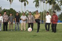 Gubernur Sumbar Mahyeldi membuka turnamen Sepakbola Sumbar-Riau Koto Baru Sepakbola (KBS) CUP I Tahun 2023 di
di Lapangan Sepak Bola Panca Dharma Kelurahan Kota Baru, Kecamatan Payakumbuh Timur, Sabtu (9/9/2023).

  Sabtu (9/9/2023).