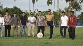 Gubernur Sumbar Mahyeldi membuka turnamen Sepakbola Sumbar-Riau Koto Baru Sepakbola (KBS) CUP I Tahun 2023 di
di Lapangan Sepak Bola Panca Dharma Kelurahan Kota Baru, Kecamatan Payakumbuh Timur, Sabtu (9/9/2023).

  Sabtu (9/9/2023).