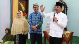 Wakil Wali Kota Padang Panjang, Asrul membuka wirid bulanan BKMT di Masjid Nurul Amri, Minggu (10/9/2023).