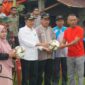 Wakil Bupati Pasaman Barat Risnawanto membuka Turnamen Sepak Bola Rajawali Cup XVI Tahun 2023 di Jorong Pasar Lama Nagari Ujung Gading Kecamatan Lembah Melintang, Jumat (15/9/2023). (Diskominfo Pasbar)