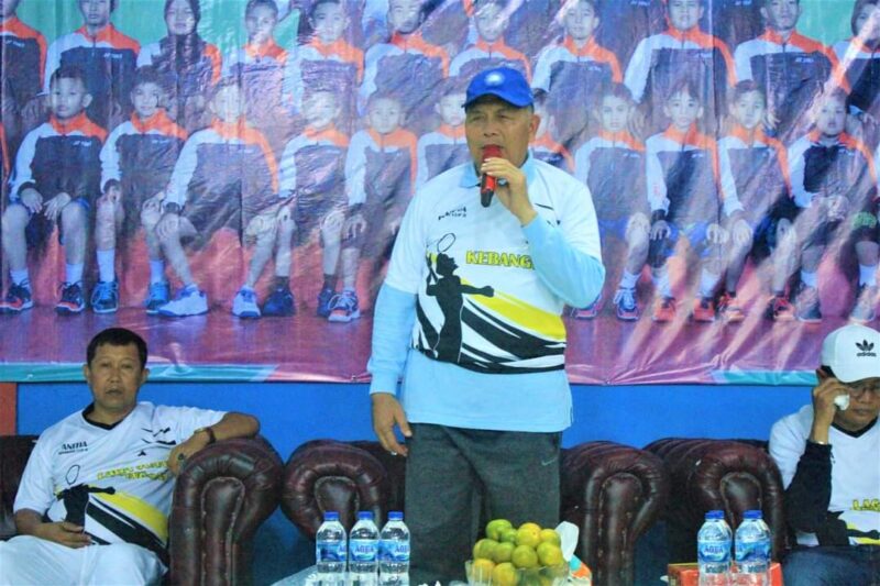 Bupati Pasaman Barat Hamsuardi membuka Turnamen Bulutangkis Maharani Cup II tahun 2023 di Hall Maharani, Kecamatan Pasaman, Sabtu (16/9/2023). (Diskominfo Pasbar)