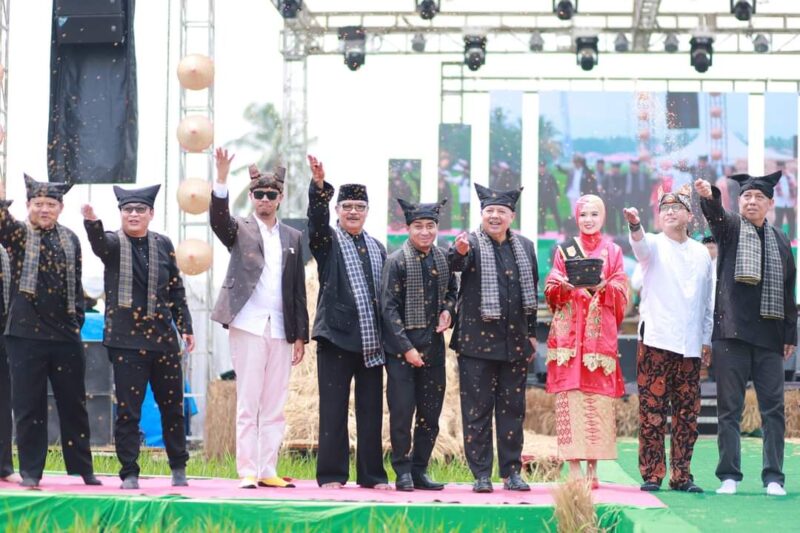 Kharisma Event Nusantara (KEN) Rang Solok Baralek Gadang resmi dimulai, Sabtu (16/9/2023). (Prokomp Kota Solok)