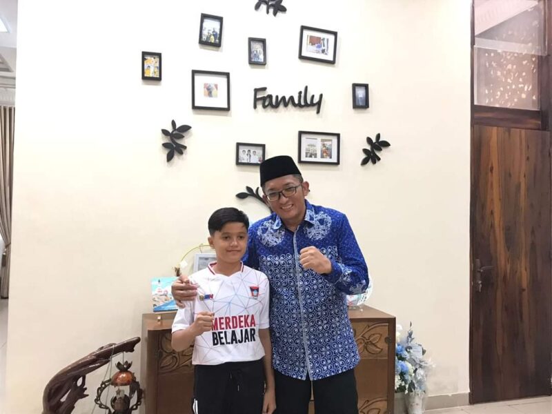 Wali Kota Padang Hendri Septa bersama Kafell Ghaisan Rafkiano. (Diskominfo Padang) 