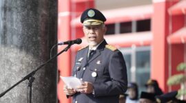 Gubernur Sumbar Mahyeldi Ansharullah memimpin upacara peringatan Harhubnas 2023 Tingkat Sumbar di halaman Kantor Gubernur Sumbar, Senin (18/9/2023). (adpsb)