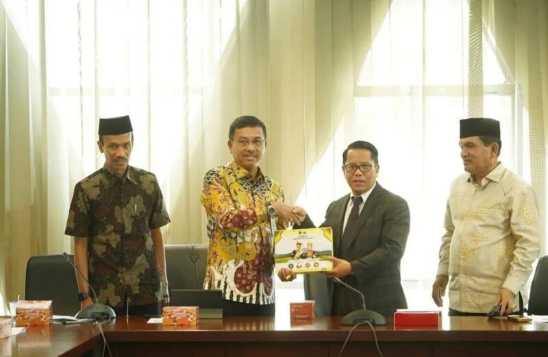 Bupati Solsel Khairunas berkunjung ke Kementerian Agama guna memastikan kesiapan MTQ Nasional Tingkat Sumbar 2023 di Kabupaten Solok Selatan. (Humas Pemkab Solsel)