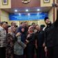 Wako Padang Panjang Fadly Amran berswafoto usai Rapat Paripurna DPRD. (Kominfo Padang Panjang)