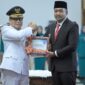 Wakil Gubernur Sumbar Audy Joinaldy melantik Staf Ahli Gubernur Sumbar Bidang Hukum, Politik, dan Pemerintahan, Jasman sebagai Pj Wako Payakumbuh, Jumat (29/9/2023). (adpsb)