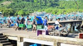 Aktifitas nelayan di Air Bangis, Kabupaten Pasaman Barat. (adpsb)