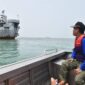 Wali Kota Pariaman Genius Umar saat meninjau kedatangan eks KRI Teluk Bone 511 di Pariaman. (Diskominfo Pariaman)