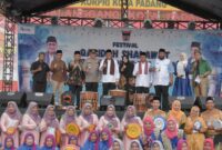 Wali Kota Padang Hendri Septa membuka Festival Qasidah antarkelurahan di Galanggang Balai Kota Padang Aie Pacah, Jumat, (15/9/2023). (Diskominfo Padang)