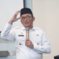 Wali Kota Padang Hendri Septa menerima penghargaan dari HAKLI. (Prokopim Padang)