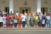 Gubernur Sumbar, Mahyeldi menyambut kunjungan rombongan Kajian Perbandingan Adat, Budaya, dan Warisan dari Delegasi Penyandang Pesaka Adat Luak Jelebu, Negeri Sembilan-Malaysia, Rabu (27/9/2023). (adpsb)
