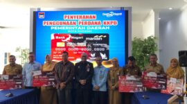 Penyerahan secara simbolis KKPD kepada Pemko Padang, Senin (11/9/2023). (Diskominfo Padang)