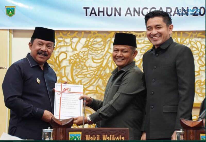 Penyampaian Nota Pengantar Wali Kota Terhadap Rancangan Perubahan KUA dan Perubahan PPAS Kota Padang Panjang TA, Senin (11/9/2023). (Diskominfo Padang Panjang)